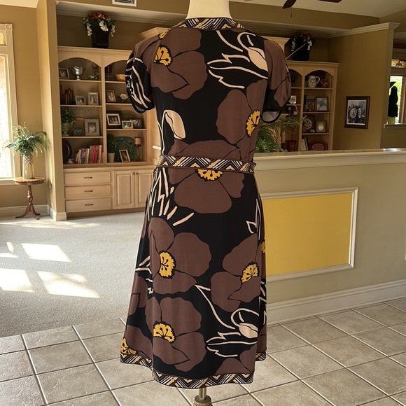 BCBGMAXAZRIA Faux Wrap Dress Size Medium M Brown Black NWOT - Picture 8 of 12